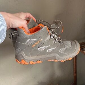 Merrell Kids' gray and Orange Boots size 3.5 lightly used‎ great condition